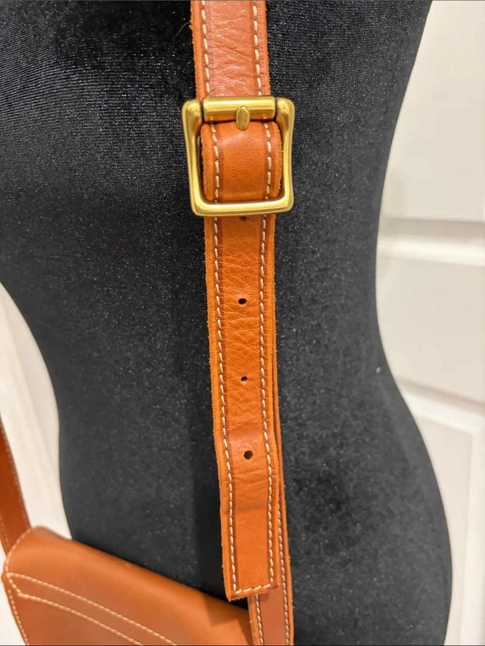 Fossil  Leather Crossbody Saddle Bag with Gold Hardware Like New